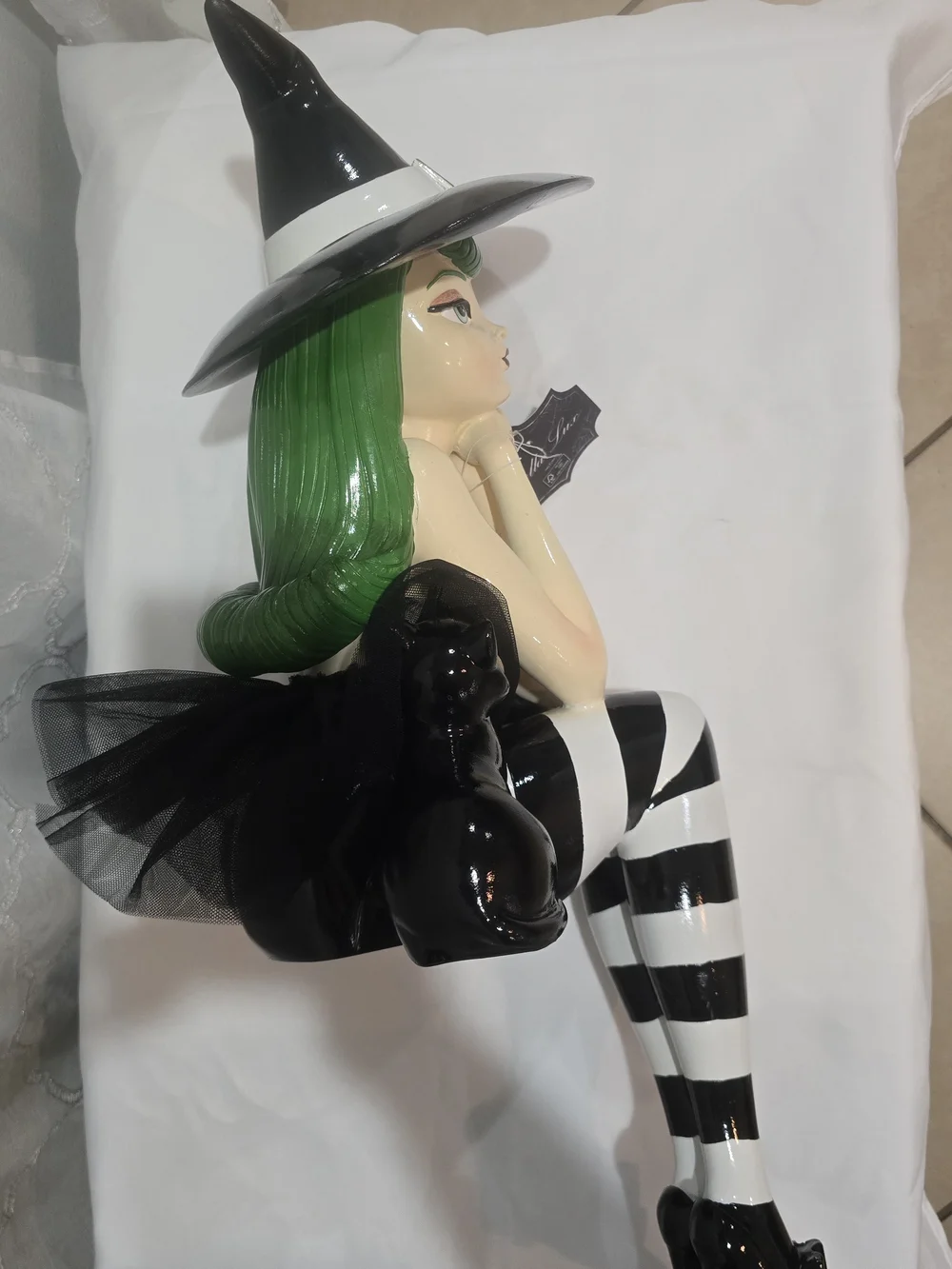NEW!! Bella Luxx Green-Haired Witch Figurine with Black Cat - Black & White
